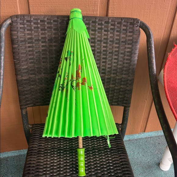 #0991**Green Parasol with Floral Design - Picture 3 of 7